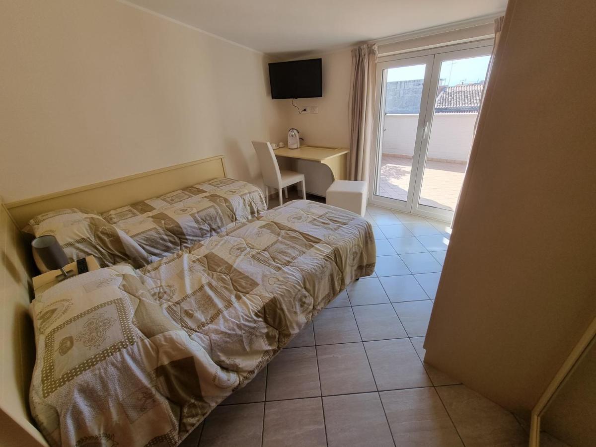 روشيلا لونيكا B&B E Casa Vacanza Al Castello المظهر الخارجي الصورة