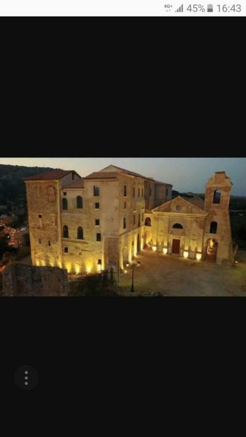 روشيلا لونيكا B&B E Casa Vacanza Al Castello المظهر الخارجي الصورة